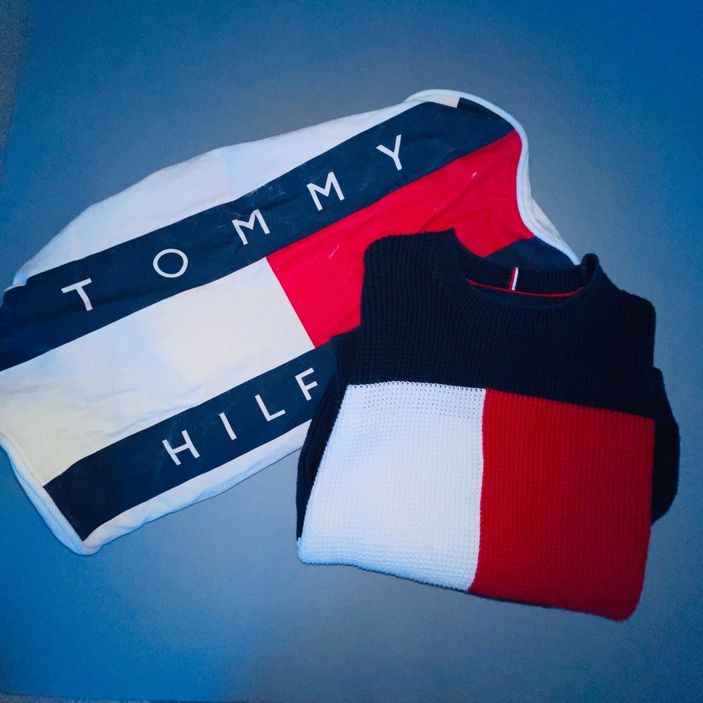 Tommy Hilfiger Waffle Knit S Colorblock Flag Crew Sweater Canvas Duffle Bag Set